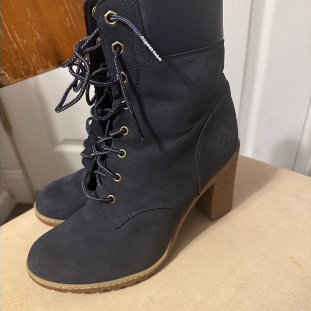 Timberland Navy Heeled Lace Up Boots Size 7.5-Like New